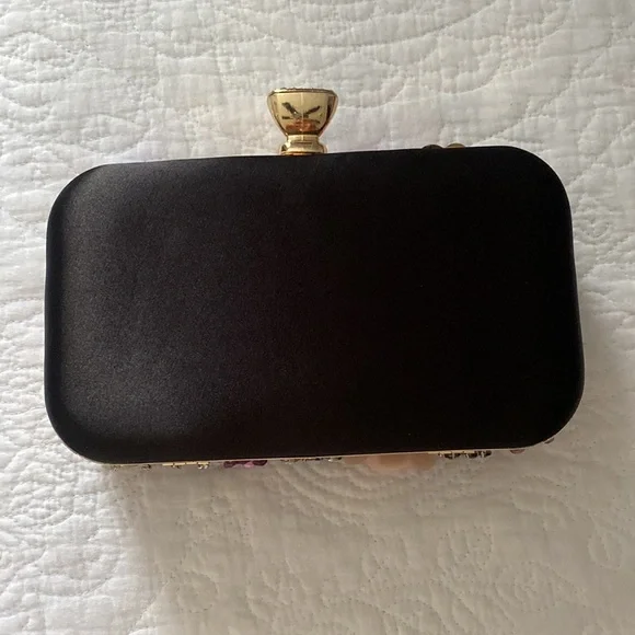 3D floral clutch bag🌺🌸 - Picture 4 of 6